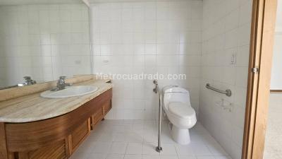 Apartamento en venta en El Poblado, Medellín · foto 9 de 12