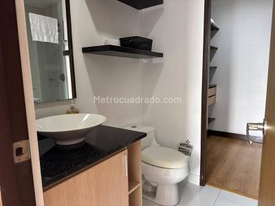 Apartamento de 1 alcoba en venta en El Poblado, Medellín, 64 m² · foto 5 de 8