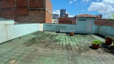 Casa de 5 alcobas en venta en La Castellana, Medellín, 600 m² · foto 8 de 18