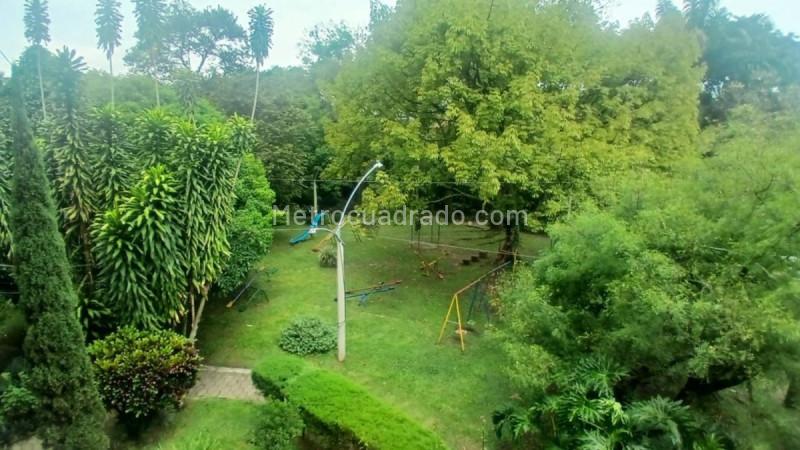 Spacious 4BR Apartment in Medellín Center - 2