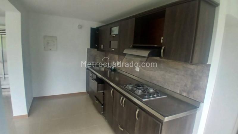 Spacious 4BR Apartment in Medellín Center - 8