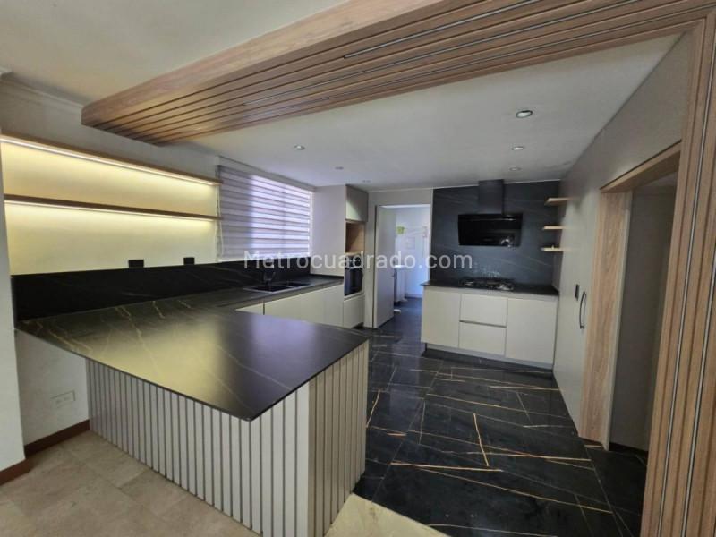 4BR House in Loma De Los Benedictinos (350 m²) - 2