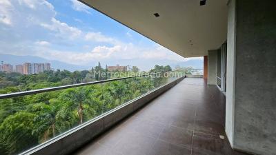 Apartamento de 3 alcobas en venta en El Poblado, Medellín, 270 m² · foto 4 de 18