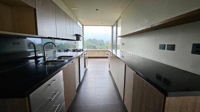 Apartamento de 3 alcobas en venta en El Poblado, Medellín, 270 m² · foto 6 de 18