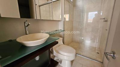 Apartamento de 3 alcobas en venta en El Poblado, Medellín, 270 m² · foto 12 de 18