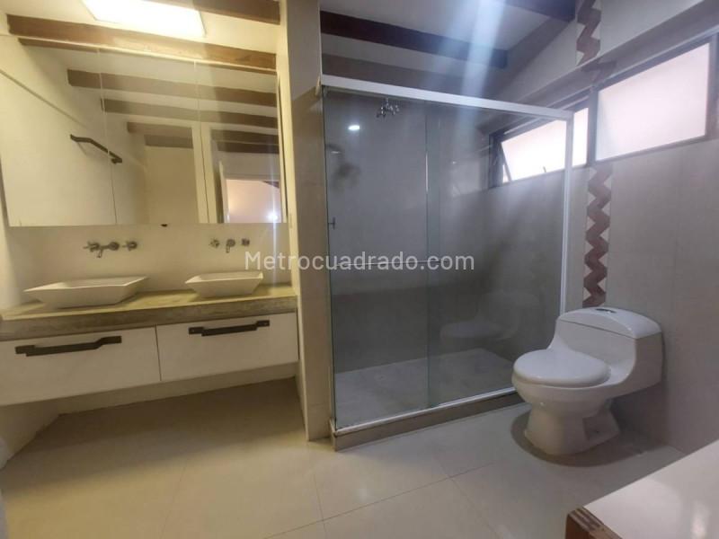 Spacious 3BR Apartment with Terrace in Lalinde - 3