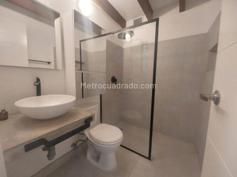 Spacious 3BR Apartment with Terrace in Lalinde - 5