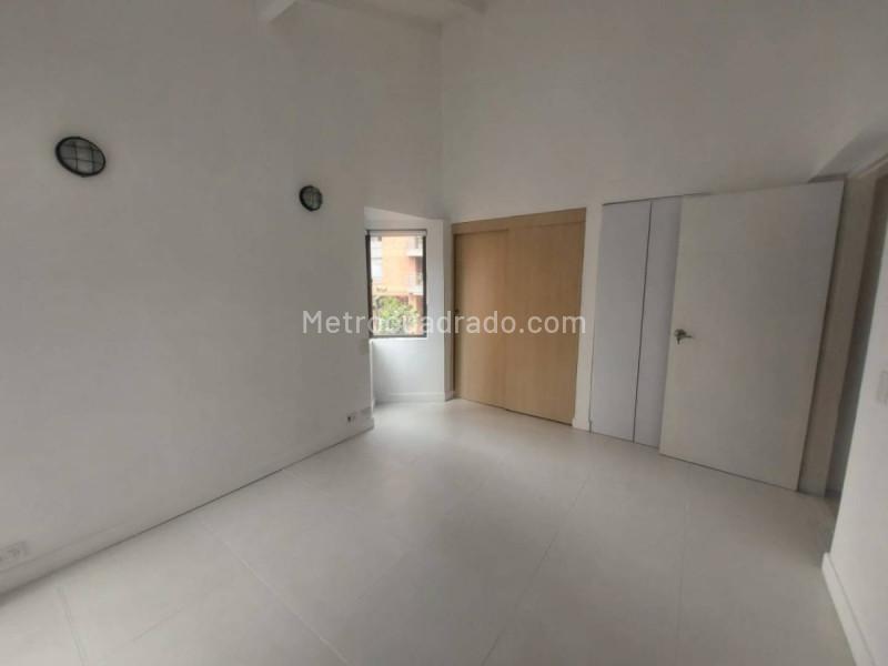 Spacious 3BR Apartment with Terrace in Lalinde - 6
