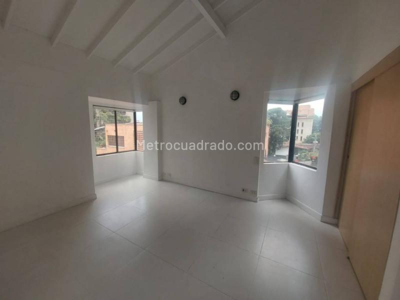 Spacious 3BR Apartment with Terrace in Lalinde - 7
