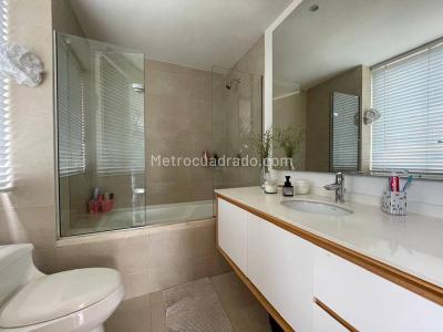 Apartamento de 2 alcobas en venta en El Poblado, Medellín, 160 m² · foto 7 de 16