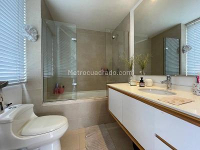 Apartamento de 2 alcobas en venta en El Poblado, Medellín, 160 m² · foto 8 de 16