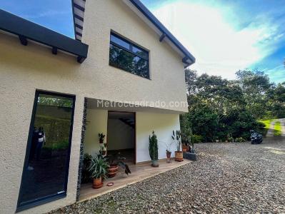 Casa de 4 alcobas en venta en San Antonio, Rionegro, 300 m² · foto 2 de 20