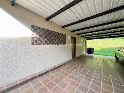 Casa de 4 alcobas en venta en San Antonio, Rionegro, 300 m² · foto 3 de 20