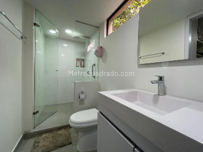 Apartamento de 3 alcobas en venta en El Poblado, Medellín, 210 m² · foto 15 de 20