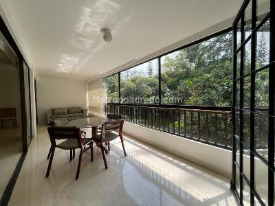 Apartamento de 3 alcobas en venta en El Poblado, Medellín, 210 m² · foto 2 de 20