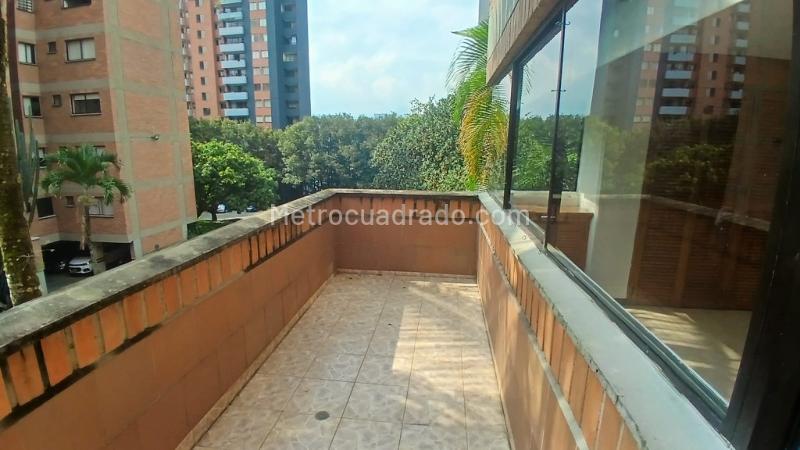 Apartamento de 2 Alcobas con Pisos en Mármol y Parqueadero en Belén Loma de los Bernal - 4