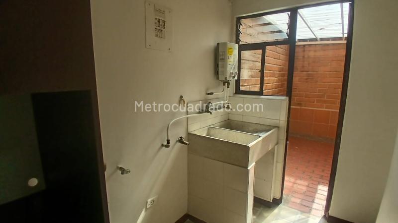 Apartamento de 2 Alcobas con Pisos en Mármol y Parqueadero en Belén Loma de los Bernal - 7