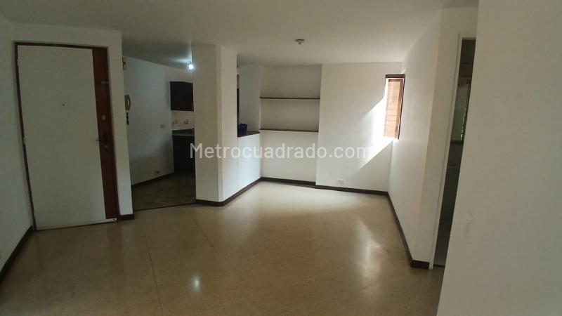 Apartamento de 2 Alcobas con Pisos en Mármol y Parqueadero en Belén Loma de los Bernal - 9