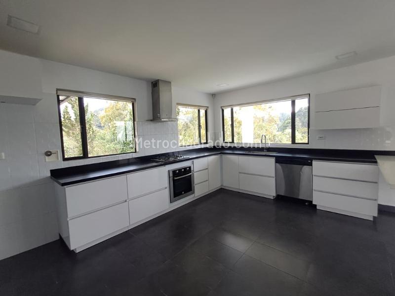 3BR House for Rent in Fizebad (Retiro) with Terrace - 2