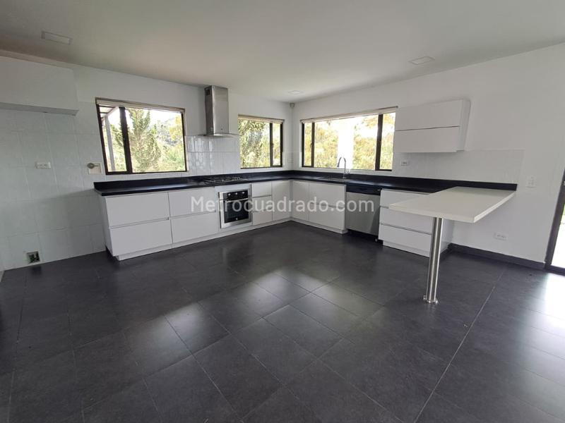 3BR House for Rent in Fizebad (Retiro) - 2