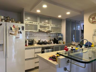 Apartamento de 2 alcobas en venta en El Poblado, Medellín, 96 m² · foto 2 de 20