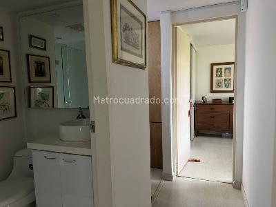 Apartamento de 2 alcobas en venta en El Poblado, Medellín, 96 m² · foto 3 de 20