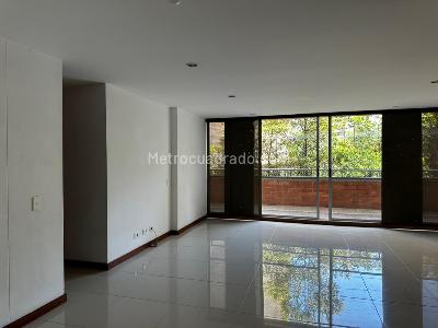 Apartamento de 3 alcobas en venta en Loma Del Chocho, Envigado, 112 m² · foto 3 de 20
