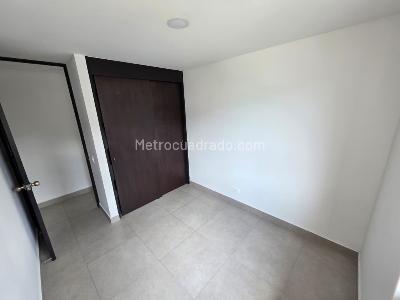 Apartamento de 3 alcobas en venta en El Poblado, Medellín, 73 m² · foto 9 de 14
