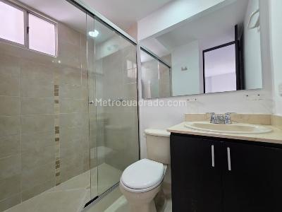 Apartamento de 3 alcobas en venta en El Poblado, Medellín, 73 m² · foto 13 de 14