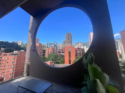 Apartamento de 2 alcobas en venta en El Poblado, Medellín, 122 m² · foto 3 de 14