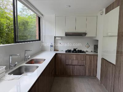 Apartamento de 2 alcobas en arriendo en El Poblado, Medellín, 145 m² · foto 10 de 17