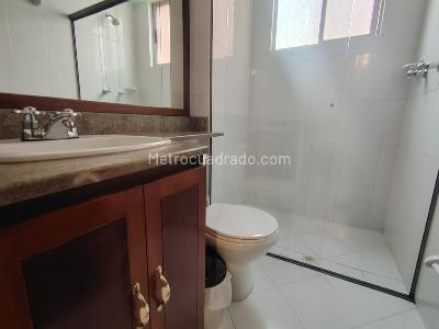 Apartamento de 3 alcobas en arriendo en El Poblado, Medellín, 92 m² · foto 11 de 13