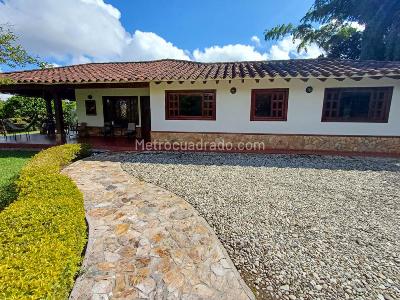 Casa de 4 alcobas en venta en Vereda El Rosal, Rionegro, 1997 m² · foto 2 de 20