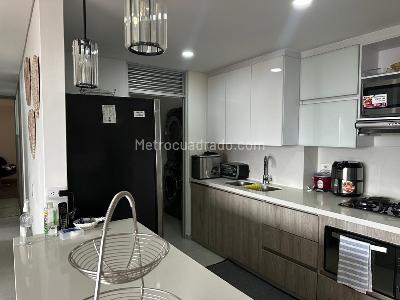 Apartamento de 3 alcobas en venta en La Magnolia, Envigado, 107 m² · foto 4 de 19