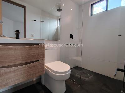 Apartamento de 2 alcobas en arriendo en Castropol, Medellín, 86 m² · foto 8 de 10