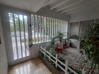 Casa de 5 alcobas en arriendo en Belen, Medellín, 220 m² · foto 2 de 20