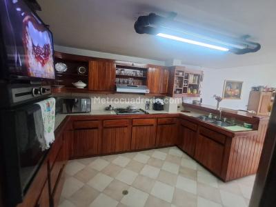 Casa de 5 alcobas en arriendo en Belen, Medellín, 220 m² · foto 6 de 20