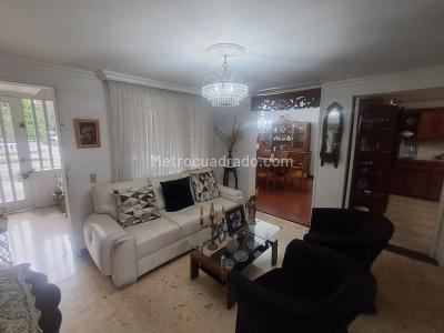 Casa de 5 alcobas en arriendo en Belen, Medellín, 220 m² · foto 7 de 20