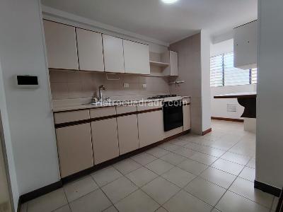 Apartamento en arriendo en El Portal, Envigado · foto 3 de 9