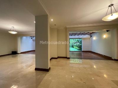 Casa de 3 alcobas en venta en El Poblado, Medellín, 217 m² · foto 2 de 19
