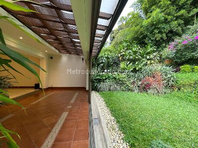 Casa de 3 alcobas en venta en El Poblado, Medellín, 217 m² · foto 4 de 19