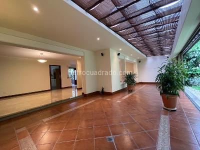 Casa de 3 alcobas en venta en El Poblado, Medellín, 217 m² · foto 6 de 19