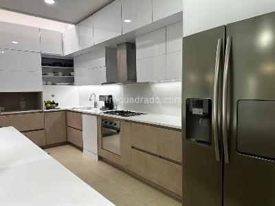 Casa de 3 alcobas en venta en El Poblado, Medellín, 345 m² · foto 13 de 13