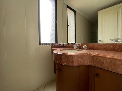 Apartamento de 3 alcobas en arriendo en El Poblado, Medellín, 180 m² · foto 10 de 11