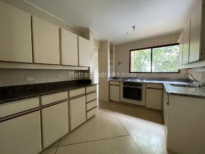 Apartamento de 3 alcobas en arriendo en El Poblado, Medellín, 180 m² · foto 4 de 11