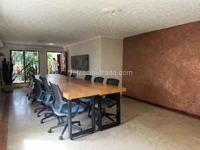 Casa de 5 alcobas en venta en El Poblado, Medellín, 577 m² · foto 2 de 19