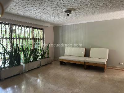 Casa de 5 alcobas en venta en El Poblado, Medellín, 577 m² · foto 3 de 19