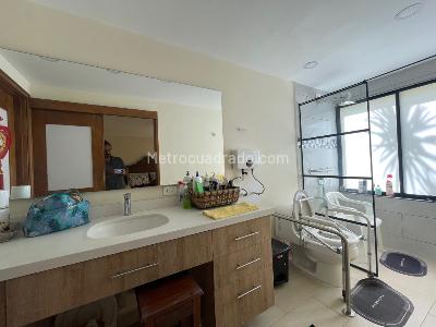 Apartamento en venta en El Poblado, Medellín · foto 9 de 9