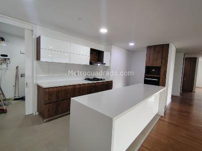 Apartamento en arriendo en El Poblado, Medellín · foto 2 de 12