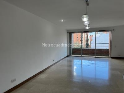 Apartamento de 3 alcobas en venta en Laureles, Medellín, 104 m² · foto 2 de 18